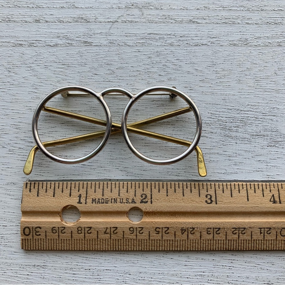 Eyeglass Lapel Pin Which Looks Like Eyeglasses - Picture 4 of 8